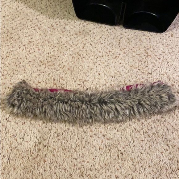 Girl’s North Face Roxbury Pink Gotham Down Jacket - Picture 4 of 11